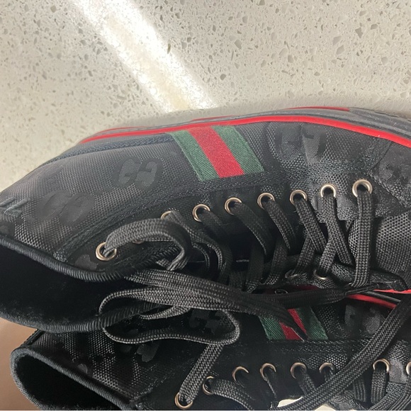 Men's Gucci
Off The Grid high top sneaker
Style: 628717H9H801074 - Picture 2 of 5